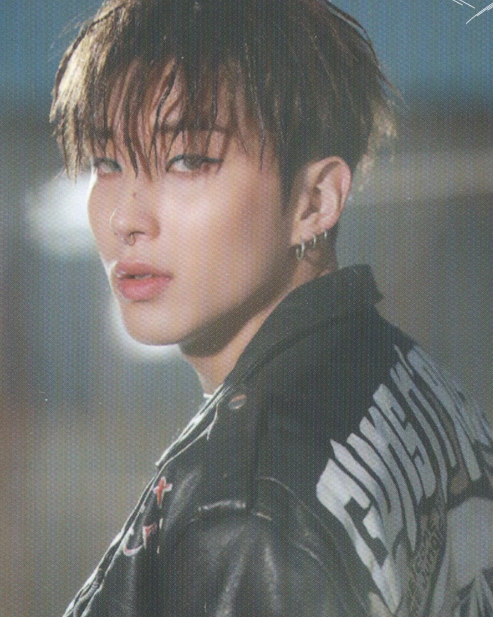 OnlyMoonJongUp's tweet photo. It’s August 1st and we wish you a good Saturday and a good start to Sunday. I picked out a calendar again and August is even with you. 🖤😍💙 I look back once again at 2018 and EGO . 🔥
#문종업 #MoonJongUp
#文鐘業 #ムンジョンオプ https://t.co/ChIHpAHCvX