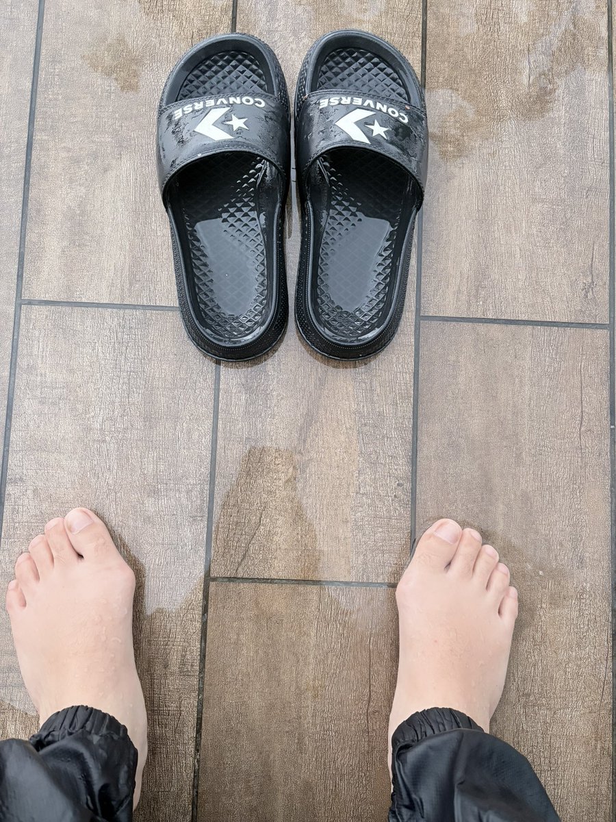 sethtaii's tweet photo. okay, dah maghrib. naik rumah, mandi, makan, tidur. esok pulak mandi hujan. https://t.co/aSz3BkZSXS