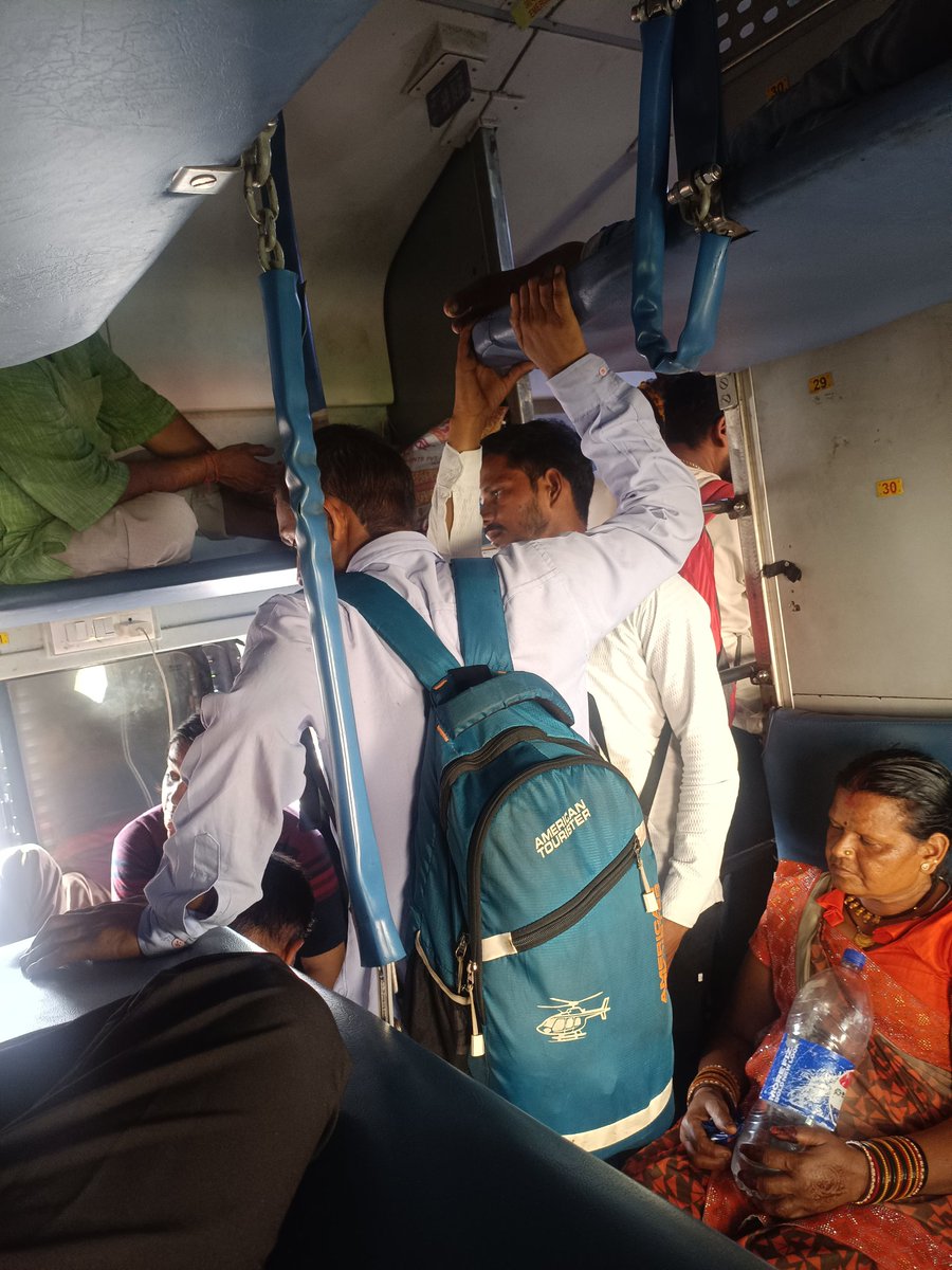 NeerajBJP10's tweet photo. बिना  riservation टिकट स्लीपर बोगी मे भरे  हुए है लोग तत्काल संज्ञान लो @RailMinIndia @RailwaySeva @AshwiniVaishnaw 
Train no. 20424
Patalkotexpress
Coach no. S-5 https://t.co/KdClA2kuKV
