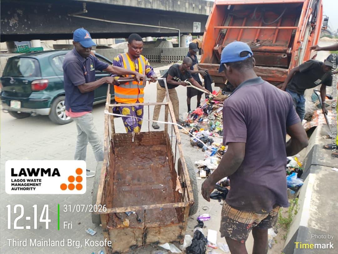 followlasg's tweet photo. LAWMA’s Waste Investigation, Surveillance and Enforcement (WISE) team are currently carrying out enforcement operations to eradicate the activities of cart pushers along the Gbagada Expressway, Ifako, and other adjoining areas.

The operation is aimed at curbing illegal waste collection and indiscriminate dumping, protecting public health, and ensuring a cleaner, safer, and more sustainable environment for all Lagos residents.

LAWMA remains committed to enforcing environmental laws and urges residents to support these efforts by patronising only assigned PSP operators for proper waste collection and disposal.
@jidesanwoolu
@gbenga_omo
@gboyegaakosile
@LanreBajulaiye
@BarrBimbola
@Mr_JAGs @Riddwane
@Lawma_gov 
@muyiwag 
#AGreaterLagosRising
#LASG
#CleanerLagos #LAWMA #KeepLagosClean #EnvironmentalEnforcement #ZeroToleranceForIllegalDumping