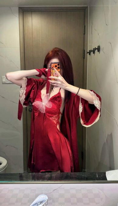 AbcBentley's tweet photo. 现在是晚上19:05分《限24小时》

有人在吗？？？        

刚洗完   开脱！！！！！！！！！！                 

上供！！！！点赞留言69 秒发！！ https://t.co/6df1kFFpCy