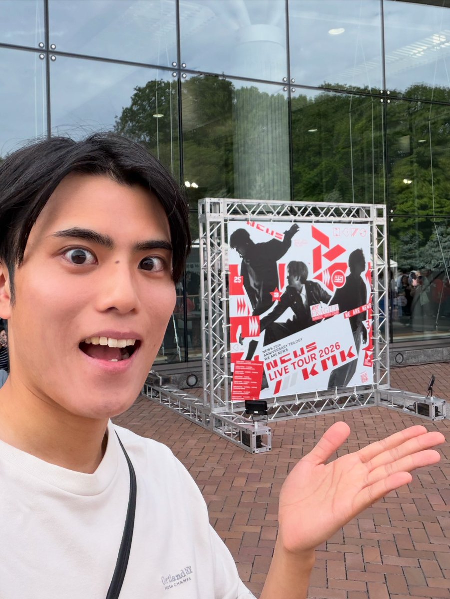 kono_UHB's tweet photo. 『NEWS LIVE TOUR 2026 /// KMK
』行ってきました！
フォロワーの皆さまに教えていただき、
滑り込みで一般チケットを購入。

席は一番後ろでデカ男としては
思う存分"縦のノリ"ができました！

ツアーTシャツの色合いのおかげで、
席が埋まるにつれて客席が
レッドカーペットみたいになってました！ https://t.co/Kzntk2HTrO