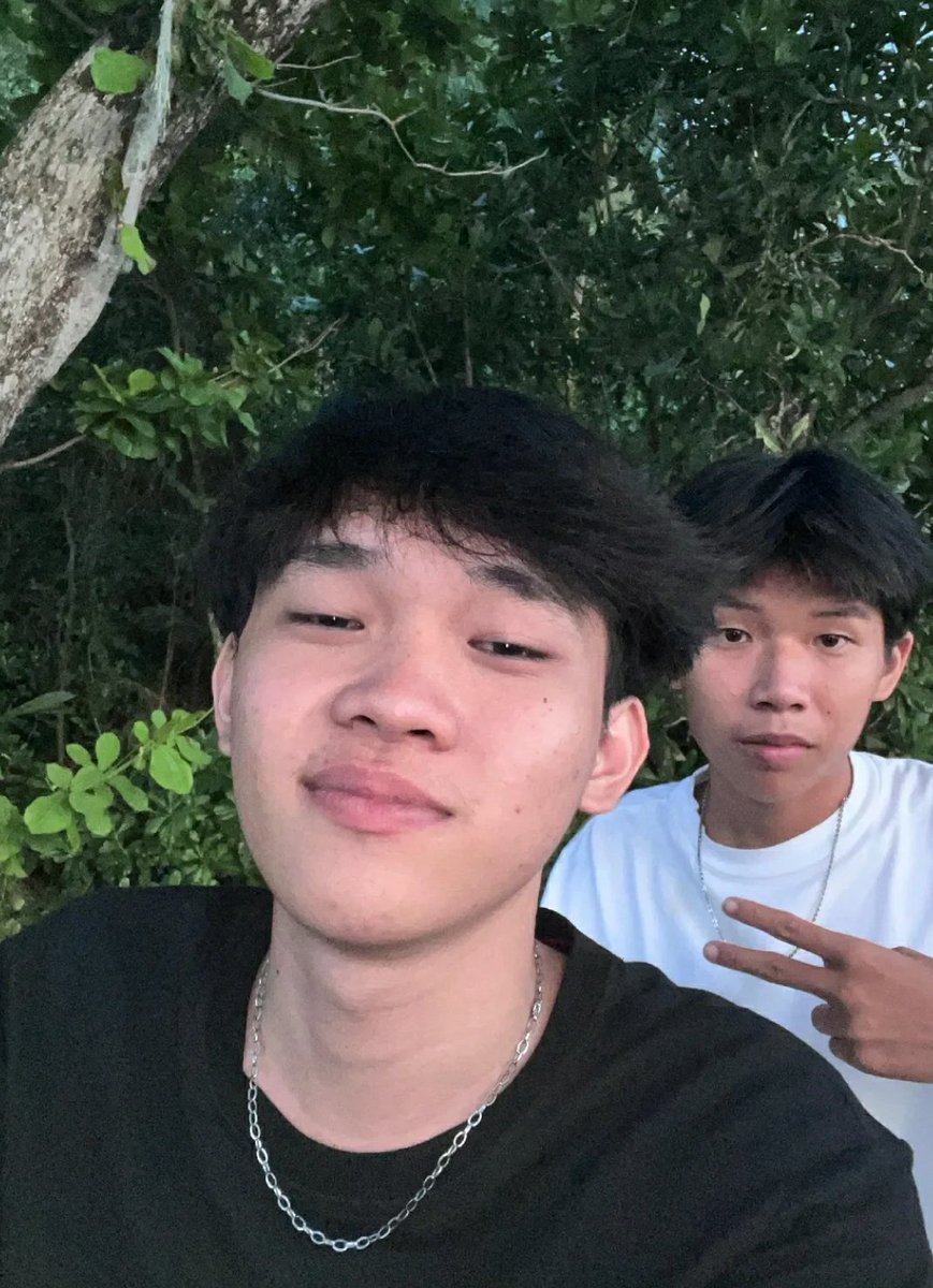 dohyeok889's tweet photo. Cuma dapat ss an mereka colbar aja nih, yang punya videonya bagi ya #gay #chudai #gaycomunity https://t.co/G2UnUaLS15