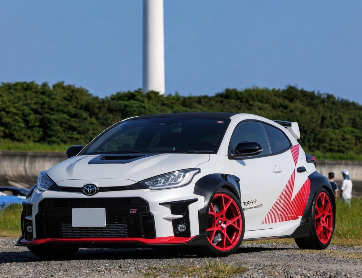 shiro_no_master's tweet photo. 今日は法事で親戚一同勢揃いしたんだけど、皆が口を揃えて私の車を「GRヤリスみたいなルノー」と呼ぶので一般の方々の認識はそうゆうことでOK🤔？ https://t.co/PBA9lHhB52