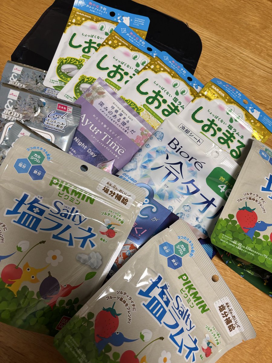 Ritoyksw's tweet photo. 子供がお友達とお出かけするので、気をつけて行ってきてねの気持ちを込めて色々お土産を渡そう…💡
想い届くかな…😊 https://t.co/kt8j2jAg7b
