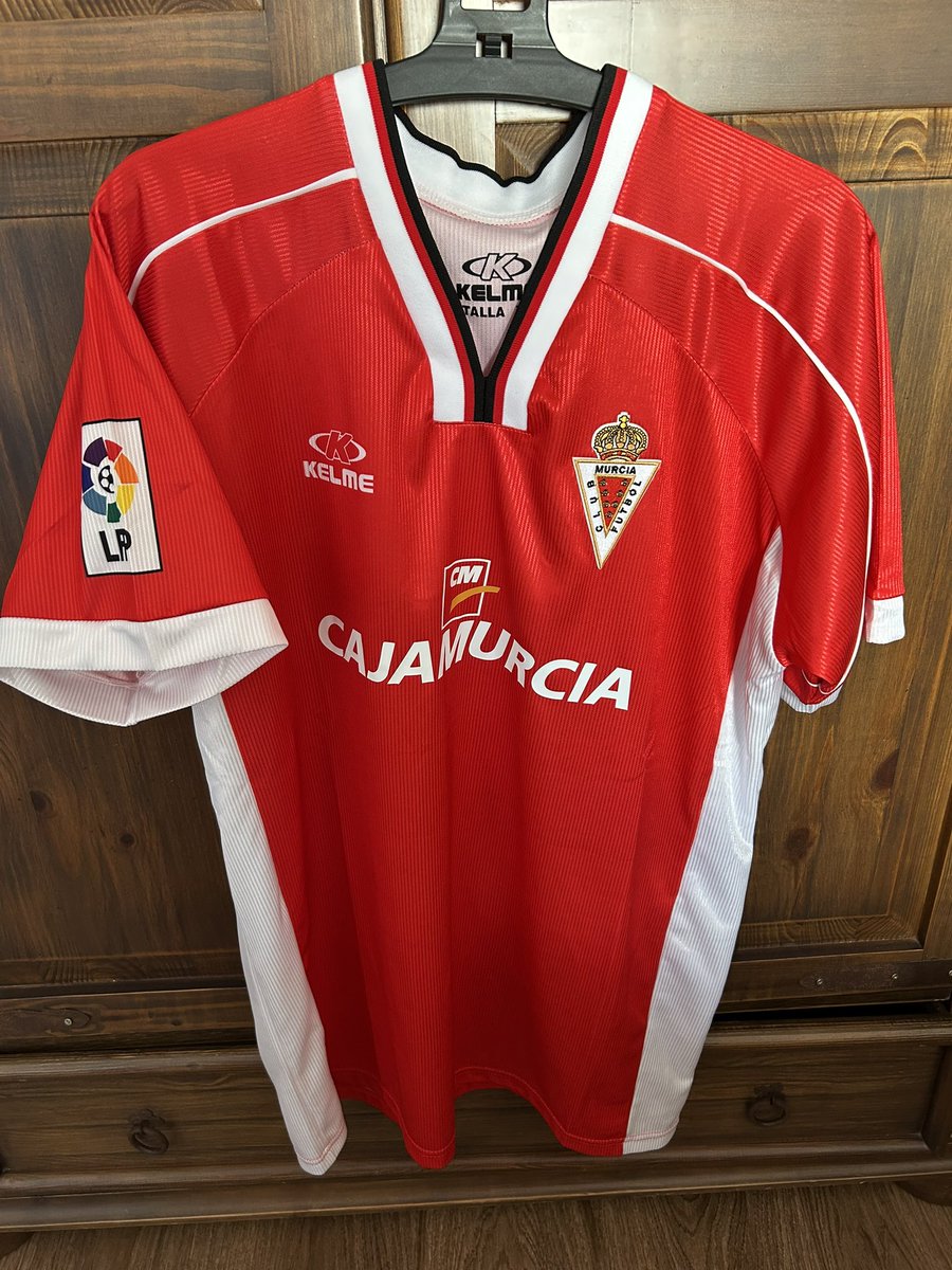 MurciaConLimon's tweet photo. ‼️SORTEO‼️

De esta camiseta del Real Murcia (talla XL). Para participar: 

🫂 Seguir a @MurciaConLimon 
❤️Like
🔁 Compartir
🗣️ Menciona a un amigo más posibilidades.

Sorteo sin patrocinador, a cuenta de MurciaConLimon.

Ganador el 5 de agosto. https://t.co/tyzEDed14N