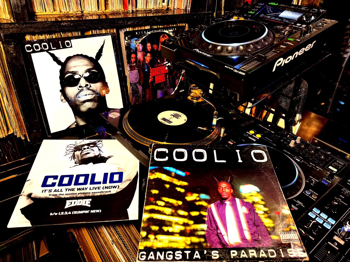 DST_DJ_Taka's tweet photo. 今日8月1日(土)はグラミー賞受賞ラッパー故CoolioことArtis Leon Ivey Jr.さんがご存命なら63歳の誕生日。
90年代中期から大ヒットの連続世界中のヒットチャートを席巻しました。H.B.D. !!!
Gangsta's Paradise
https://t.co/3C0RQFSXzq
#musicbar #高円寺 #dst #dopesoultraxx https://t.co/4oL5QgzA9q