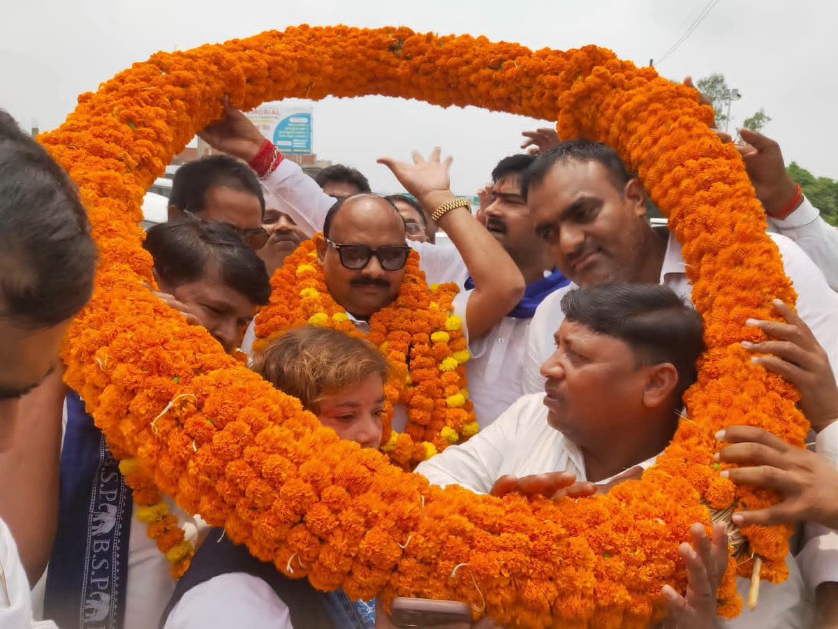 PalVishwnathbsp's tweet photo. आज दिनांक 01-08-2026 को जनपद अंबेडकरनगर के विधानसभा टांडा में बहुजन समाज पार्टी द्वारा आयोजित विधानसभा स्तरीय समीक्षा बैठक में शामिल हुआ जिसमें बूथ /सेक्टर की समीक्षा तथा मिशन 2027 को सफल बनाने को लेकर विस्तृत चर्चा की गई।
#जयभीम #BSP #अंबेडकरनगर #मिशन_2027 #टांडा #बहुजन_समाज_पार्टी
#lucknow