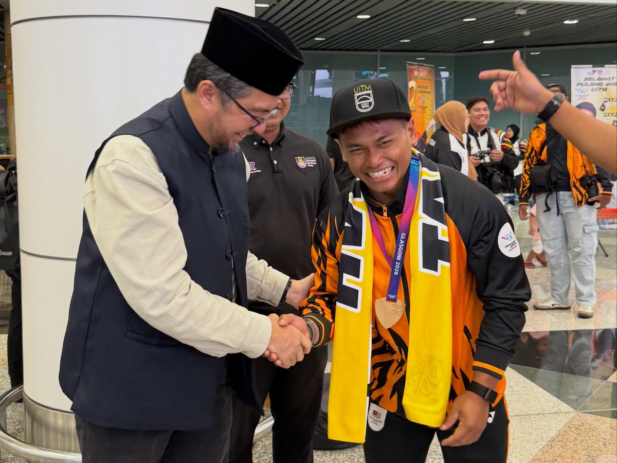 VCUiTM's tweet photo. Alhamdulillah, selamat pulang wira Badang Negara dari Sukan Komanwel Glasgow 2026 🇲🇾🏋️‍♂️

Tahniah atas tuaian 5 pingat (4🥇, 1🥉)!
Pemenang Emas:
🥇 Aniq Kasdan (Pelajar UiTM/Anak Segamat)
🥇 Aznil Bidin
🥇 Erry Hidayat
🥇 Hafizuddin Roslin

Terus fokus persiapan ke Olimpik💪 https://t.co/n606XzoXp5