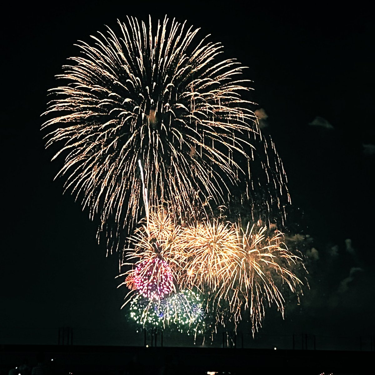kikiki_rin's tweet photo. 夏は花火見なきゃはじまんねぇ https://t.co/EGMYmOy4Dr