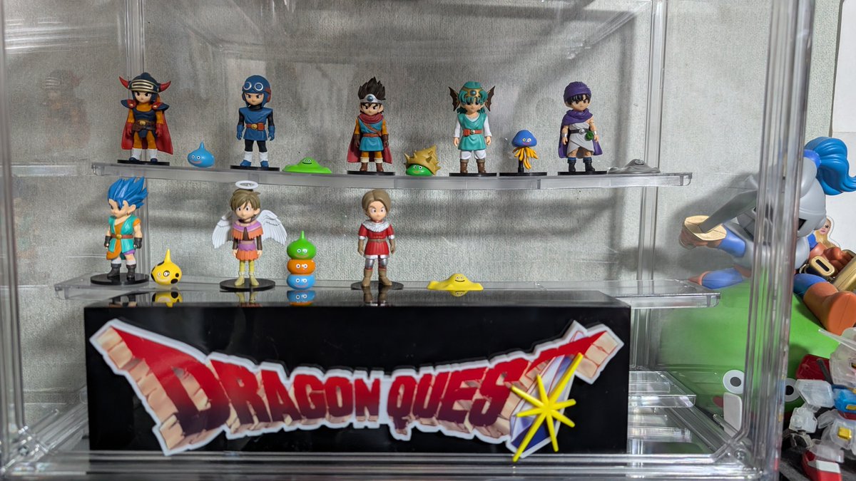 SubzeroMr2's tweet photo. ドラクエ４０周年くじ
色々回ったら合計３０回で
ラストワンをゲット
主人公フィギュア後３体ゲット
したいなぁ。 https://t.co/CL2yXHHycH