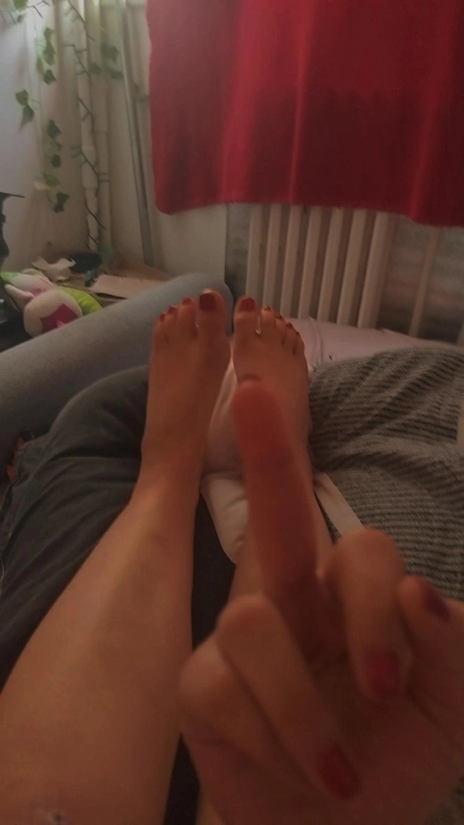 Tapatronne12333's tweet photo. Allez on vient dans mes dm insta  dépêchez vous 🐈

(Domination et vente de contenue)
(Je suis banni de snap tout se passe ici ou sur insta)
#feet #feetfetısh #pieds #soumis #soumisquipaye #soumisfr #femdom #domina @Fastforever333 https://t.co/47aH7sXZ1n