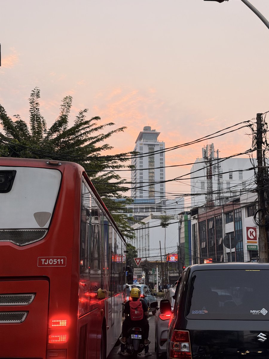 h1z8d's tweet photo. yg weekendnya kerja, semangat https://t.co/HR7wDlnii4