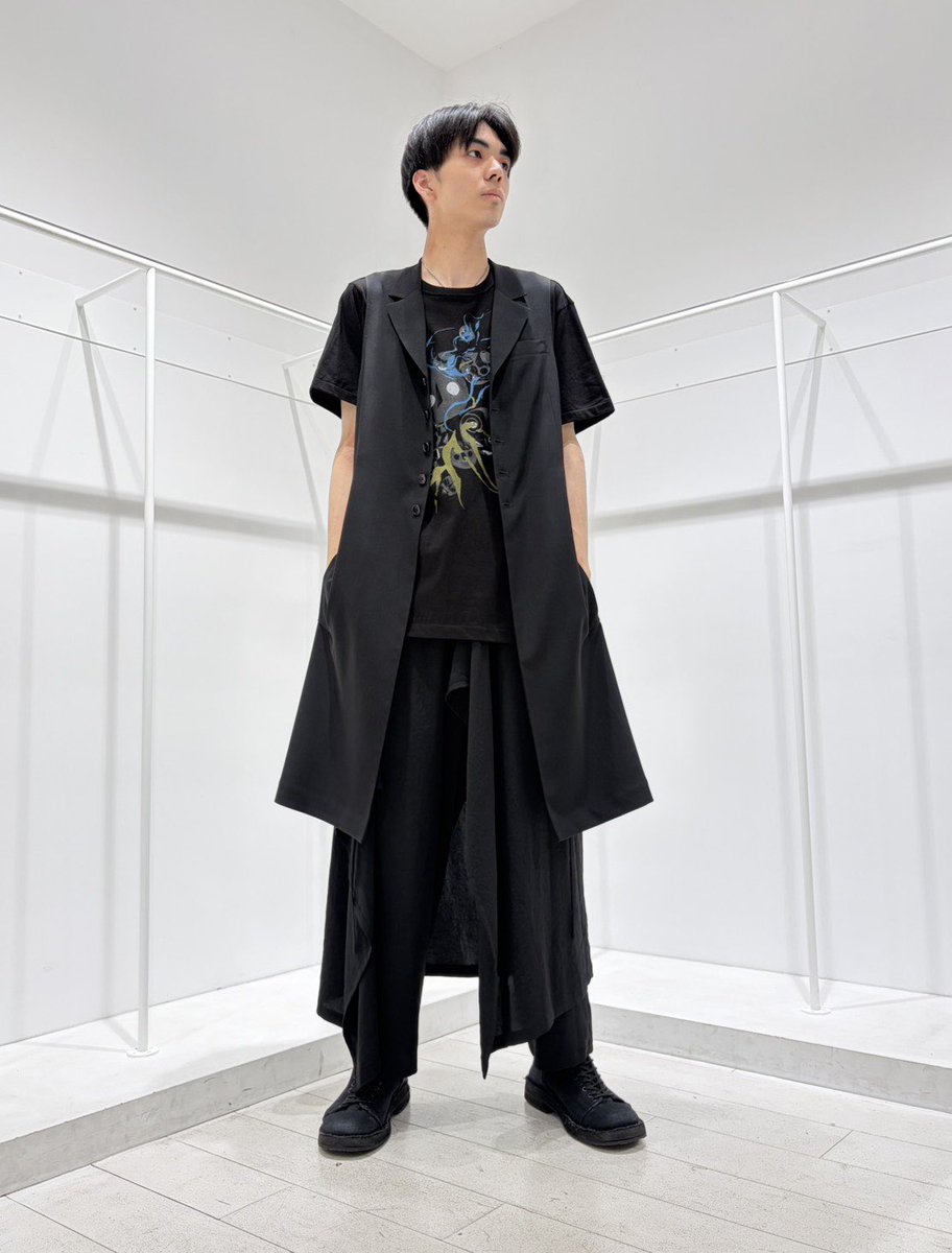Ground_Y's tweet photo. 【Ground Y × Taro Okamoto Collaboration Collection】
#ラフォーレ原宿 スタッフより、おすすめのコーディネートをご紹介いたします。
岡本太郎コラボレーションのTシャツのご紹介です。
グラフィックが際立つ、こだわりの逸品です。
是非、店頭でご覧ください。
(Tokunaga)
#groundy #yohjiyamamoto