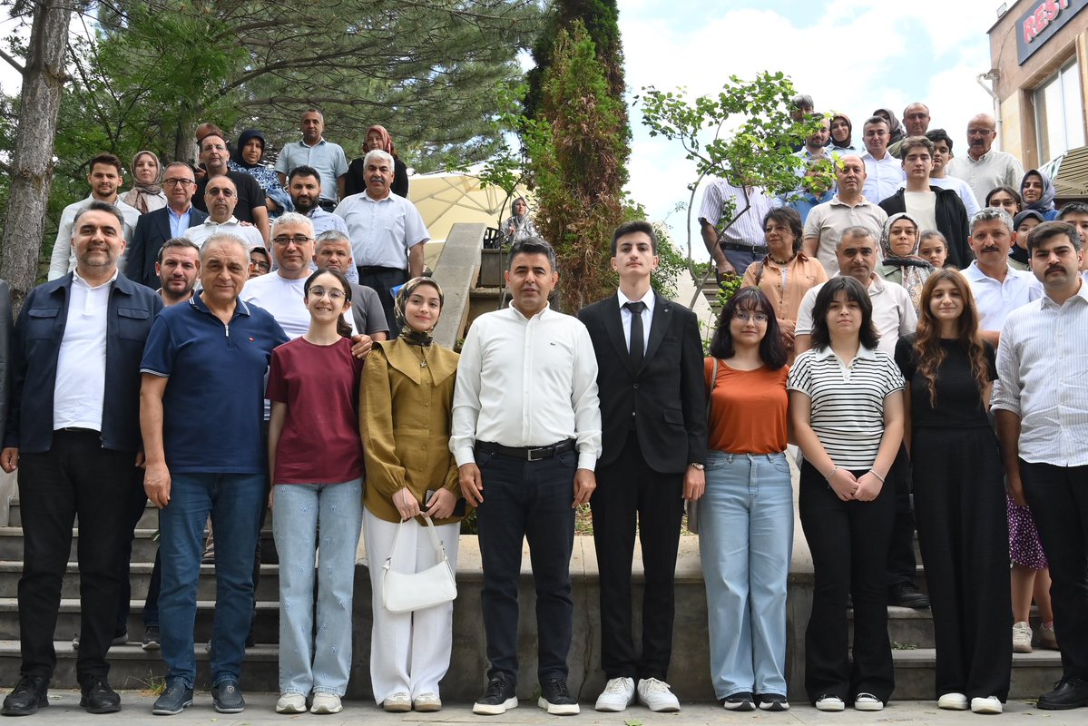 Hibrahimkursun's tweet photo. Ulaştırma ve Altyapı Bakan Yardımcımız Osman Boyraz ile birlikte Gürün’de komşularımızla kahvaltı programında bir araya geldik.

Gönül soframızda hoş sohbetleri ve samimi muhabbetleriyle bizlerle olan tüm hemşehrilerimize teşekkür ediyorum.🌸 https://t.co/F0FvIfT5bj
