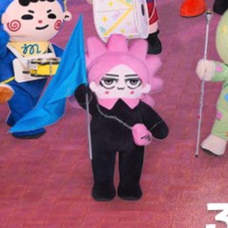 littlenuaa's tweet photo. ตำแหน่งถือธงของโยงเยียน😭😭😭😭 https://t.co/uyOTtroeHz