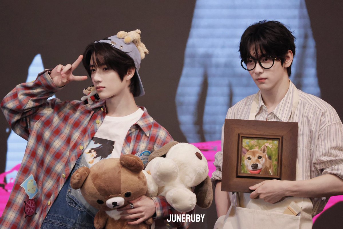 uuu1086631's tweet photo. 260801 메이크스타 대면

단짝즈
#범규 #BEOMGYU #단짝즈 #수빈 #SOOBIN https://t.co/98aVk22wn8