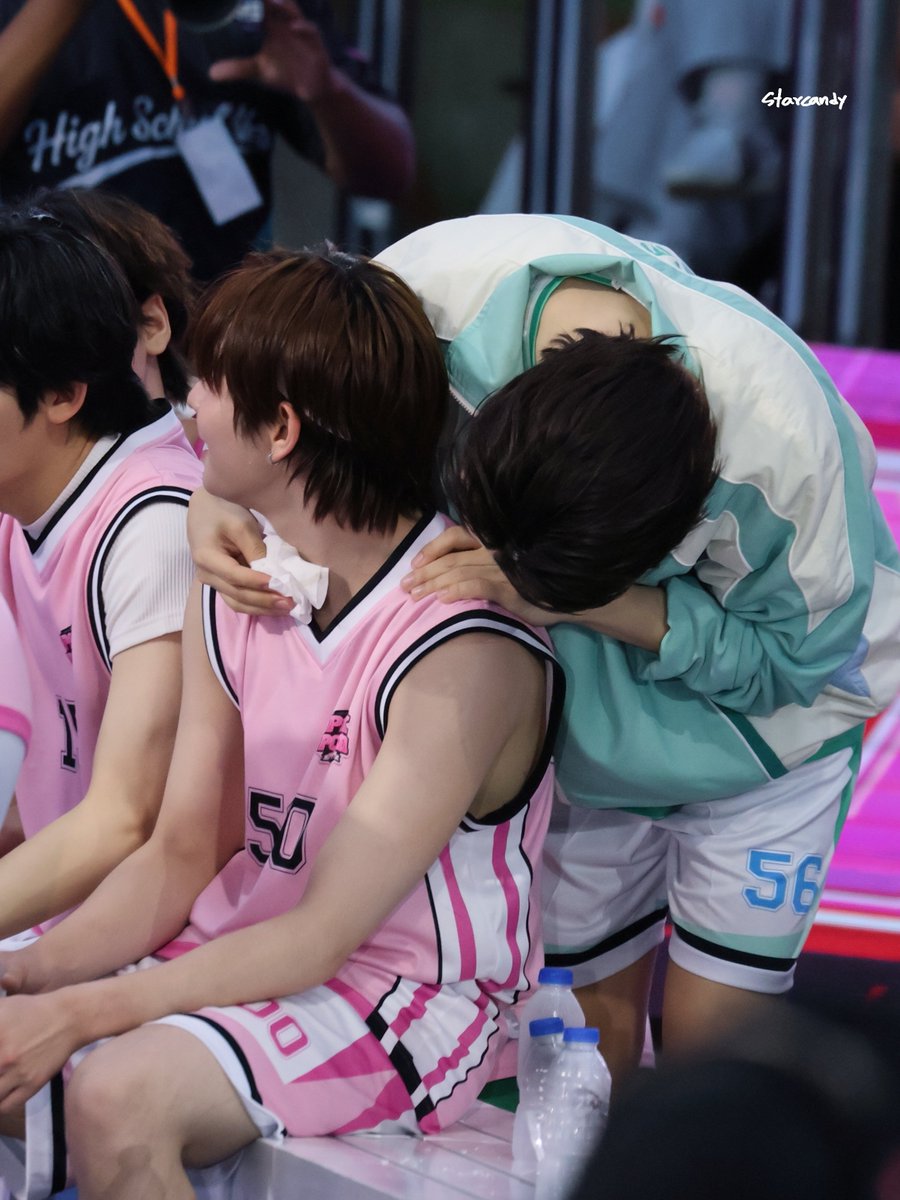 yystarcandy's tweet photo. มันใกล้เกินการเช็ดเหงื่อไปไหมครับพี่เติ้ลลลล ตอนก้มลงไปคือจะช็อคกลัวพี่ไม่ใช้ทิชชู่เช็ด 

TFO DMD SPORTSDAY 26
#เติ้ลเฟิร์สวันสนามนี้มีรัก 

#DMDSportsDay2026

#TleFirstone #เติ้ลเฟิร์สวัน 
#TLE_mtm #Firstone https://t.co/efvCFnZytH