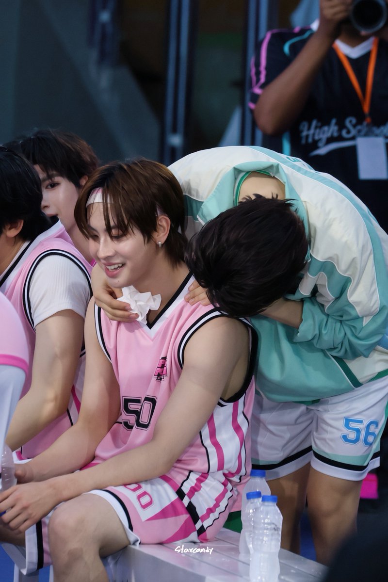 yystarcandy's tweet photo. มันใกล้เกินการเช็ดเหงื่อไปไหมครับพี่เติ้ลลลล ตอนก้มลงไปคือจะช็อคกลัวพี่ไม่ใช้ทิชชู่เช็ด 

TFO DMD SPORTSDAY 26
#เติ้ลเฟิร์สวันสนามนี้มีรัก 

#DMDSportsDay2026

#TleFirstone #เติ้ลเฟิร์สวัน 
#TLE_mtm #Firstone https://t.co/efvCFnZytH