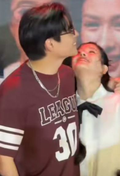 alba4975's tweet photo. ano bang meron s itaas azralph ??? shooting star ✨ wishing you both all the beautiful things , great opportunities in your career, happiness you both deserve and may God always protect both of you.
#AzRalph
#RalphdeLeon
#AzMartinez https://t.co/4wZLBGAuSh