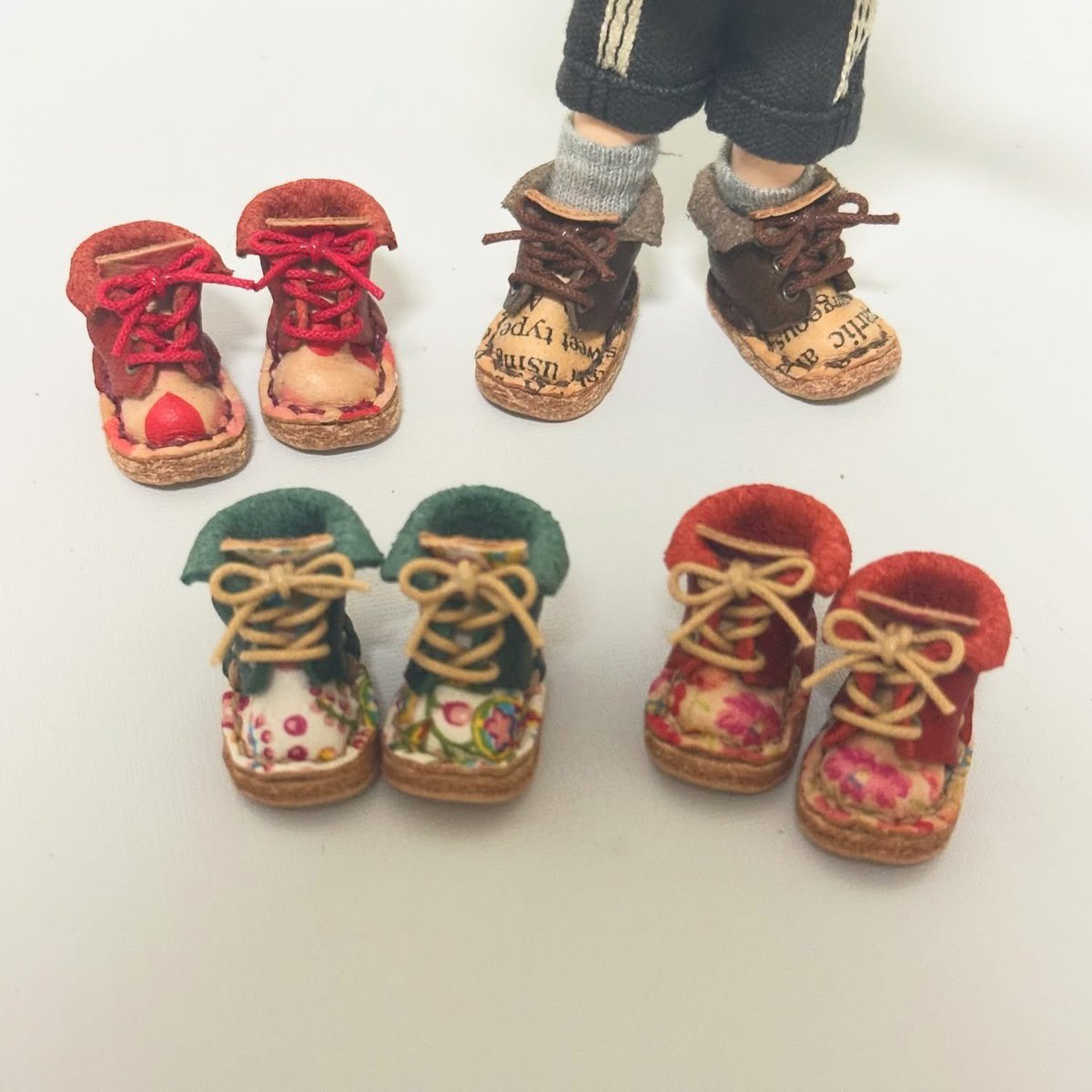 hinakohi75nako's tweet photo. 3.0cm 革×デコパージュ
折り曲げブース
オビツ11
デコパージュの新作です😁
今日から8月〜
初めての韓国🇰🇷出店が迫り
気持ちだけバタバタ😆
焦るばかり〜〜
40th SEOUL PROJECT DOLL
2026.08.08 12:00〜17:00
DDP Art Hall B2F
#ミニチュア靴
#minishoes
#dollshoes
#オビツ11
#projectdoll https://t.co/FWHPSHFypj