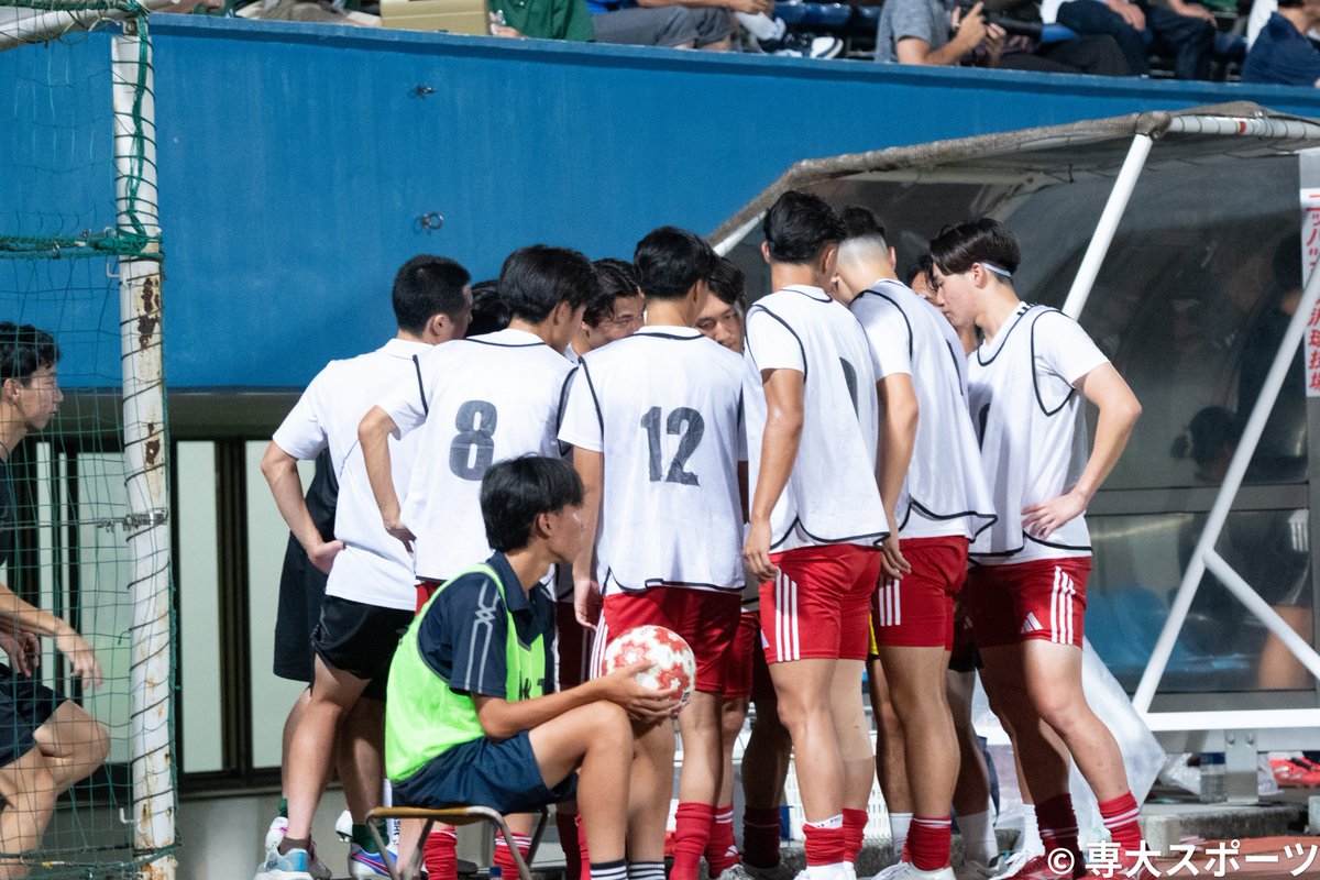 sensuponow's tweet photo. 【サッカー部】
天皇杯 JFA 第106回全日本サッカー選手権大会神奈川県代表決定戦　決勝

雷の影響で現在、試合中断中
#専大 1-0 #SC相模原

ここまでのPICK UP PHOTO📸

#専修大学 #専修大学体育会サッカー部 #総緑 https://t.co/EFYGzcCwCe