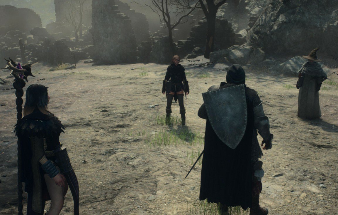 cloudy_natalie's tweet photo. in ドラゴンズドグマ2

[エピソード2]

(この長文はゲームのネタバレを含みます！ご注意下さい！)

『メルヴェにて』

リビリット
「そう言えば、ここにはもうほとんど住人はいませんね」
フェルナンダ
「そうですね、ハーヴ村に移ってしまいましたから」
ナタリー
「これでは情報収集も捗りませんよ。いっそのことハーヴ村に移動しますか？」
覚者
「いや、みんながみんなハーヴ村にいったわけではなさそうだから。どんな人たちがまだここに残っているのか、また彼らはどうしてここに留まっているのかを調べなくちゃいけないよ」
ナタリー
「もはやここに留まる深い意味なんてあるのでしょうか？」
覚者
「それを知るために私たちはこの場所を隅から隅まで歩いて残された住人の声に耳を傾けることが大事なんだよ。もしかしたら彼らにはここを去れない特別な理由があるかもしれないし。兵士達に脅されているかもしれないしな」
フェルナンダ
「…普段の楽観的な考え方とは違い、きちんとしている所もあるのですね、覚者様は。王の資質、とでも言うべきでしょうか」
リビリット
「そうそう、私気が付いたんですけど。メルヴェ解放軍ッ！なんて名前で行動していたら絶対にベルントさんに怒られてしまうのではないですか？私の立場がッ！とか言われそうです」
覚者
「ああ、それね。ベルントさんに直接は言わないよ。仮にもしバレてもあの人ならきっとうまくやってくれるよ。あと、私は王族でもないし貴族でもないから、自分にきちんと王の務めを果たせる自信なんかないんだけど。私はただ困っている人が世界にいるとしたら、一人残らず助けてあげたいだけなんだ。それがたとえ王でなければできないことならば私はがむしゃらでも王にだってなってやるさ」
リビリット
「覚者様を助けるのが私たちの役目です、いつでもなんでも手伝いますよ」
フェルナンダ
「そう、覚者様が王であれ、奴隷であろうとも私たちのやることは変わりませんから」
ナタリー
「だから安心してください。覚者様がどんな決断を迫られようとも、私たちは常に覚者様の手足となってお助けします」
覚者
「ありがとう、みんな。私一人ではできないことは山ほどあるだろうし、そう言ってくれるだけでほんと百人力だよ」
フェルナンダ
「ただし、時に覚者様が御一人で行動しなくてはならないこともあると思います。でも、その結果が善悪どちらかに傾いたとしても我らはあなたを見捨てたりしませんから、ご安心を」
覚者
「…みんな。今初めて自分が覚者で良かったと思えたよ、ほんとありがとう」
ナタリー
「さあ、メルヴェ探索続行です。やるべきことはたくさんありますから、ね」
覚者
「そうだな。日がくれる前に行動だ」

続く