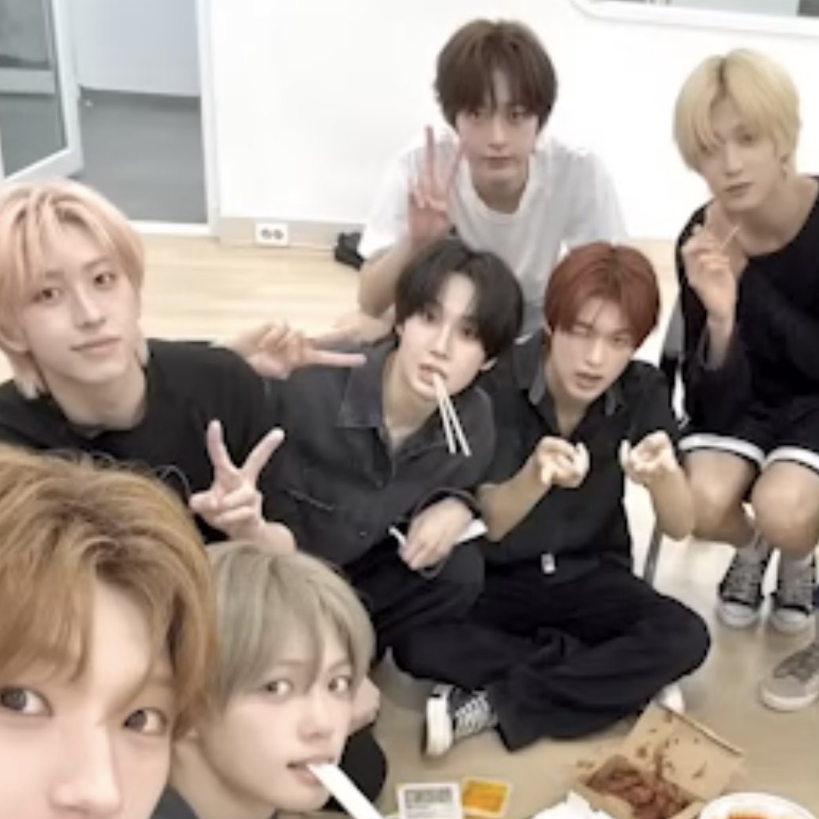 cxzkid's tweet photo. 저화질의 곽기웅 정말 좋은 느낌을 줌… https://t.co/IZTnJjYosY