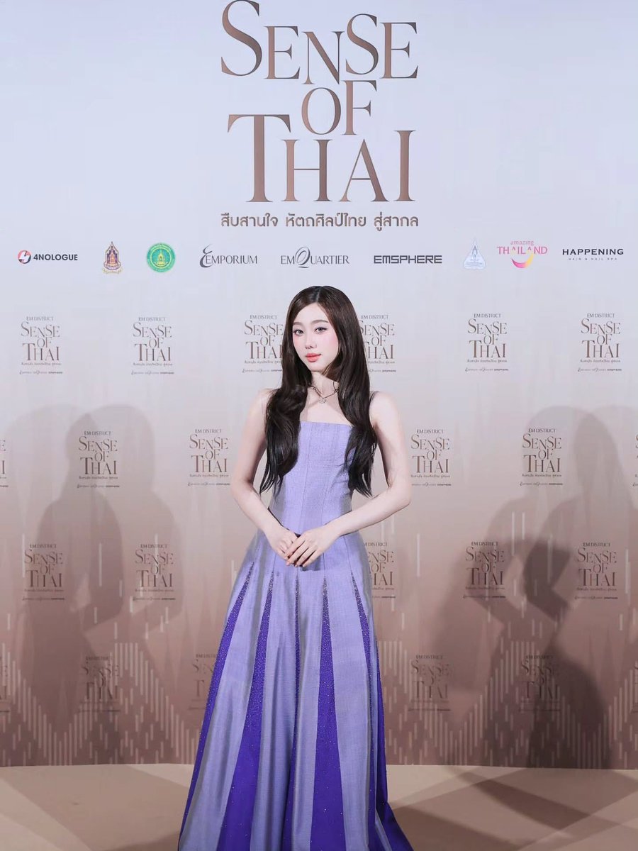 ikushi486910's tweet photo. ควีนมากกก มายควีนสุดๆงามแบบล้มได้ทั้งเมือง สวยสง่าอะไรขนาดนั้น ฮืออออออ จ๋วยอะะ น้องอ๊ะสวยจัง😭✨
#Aheye4EVE https://t.co/huutq7NTTq