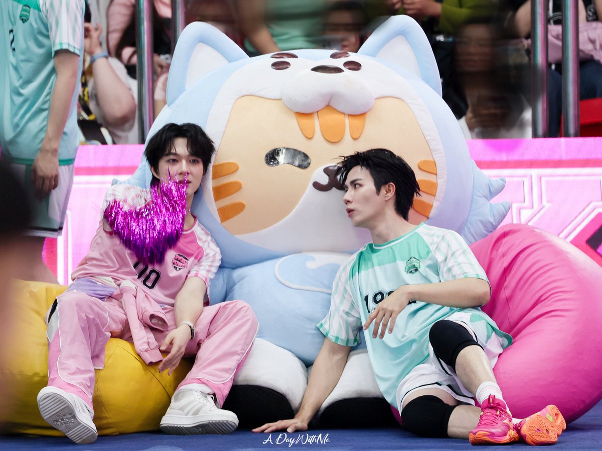 MinnKemika's tweet photo. ZNN Family 🐶🐱🥚
ZEENUNEW x ZON SUSU 
#กีฬาสีซีนุนิวสุดเจ๋ง
#ZeeNuNew #BabyNongZon 
@zee_pruk @CwrNew @NongZon_Domundi 
DOMUNDI SPORTS 2026
#DMDSportsDay2026 https://t.co/RLzCPryqN6