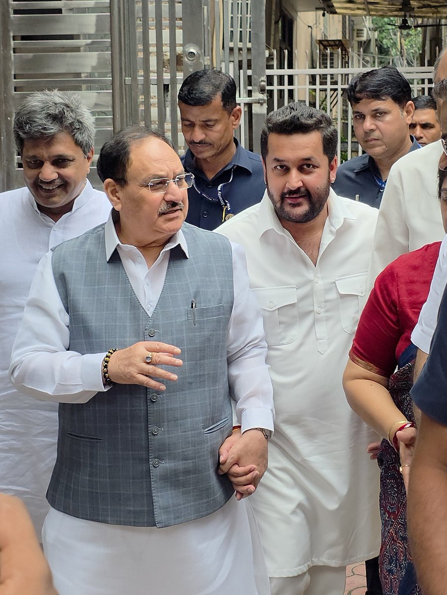 Umang_bjp's tweet photo. आज राजेंद्र नगर विधानसभा में पूज्य आचार्य लोकेश मुनि जी के सान्निध्य में आयोजित कार्यक्रम में माननीय केंद्रीय स्वास्थ्य एवं परिवार कल्याण मंत्री श्री @JPNadda जी, सांसद सुश्री @BansuriSwaraj जी एवं अन्य गणमान्य अतिथियों की गरिमामयी उपस्थिति रही।

इस अवसर पर "Ambassador of Peace" पुस्तक का लोकार्पण किया गया तथा समाज सेवा के उद्देश्य से जरूरतमंद लोगों तक भोजन पहुँचाने के लिए फूड सेवा वैन को हरी झंडी दिखाकर रवाना किया गया। सेवा, सद्भाव और मानवता के संदेश को समर्पित यह आयोजन विश्व शांति एवं जनकल्याण के संकल्प को और अधिक सशक्त बनाने की दिशा में एक प्रेरणादायक पहल रहा।

#MLAUmangBajaj #UmangBajaj

@narendramodi @BJP4India @NitinNabin @AmitShah @BJP4Delhi @gupta_rekha @SandhuTaranjitS @blsanthosh @hdmalhotra @PavanRanaRSS