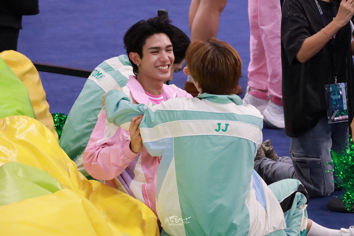 FijiMM_'s tweet photo. อยู่ด้วยกันแล้วมีความสุขมากเลยอะดิ 🫶🏻✨

NETJJ IN DOMUNDI SPORTS 2026
#DMDSPORTDAY2026

#NETJJ #เน็ตเจเจ
@netsiraphop @jj_rcp https://t.co/drmWYbRxWn