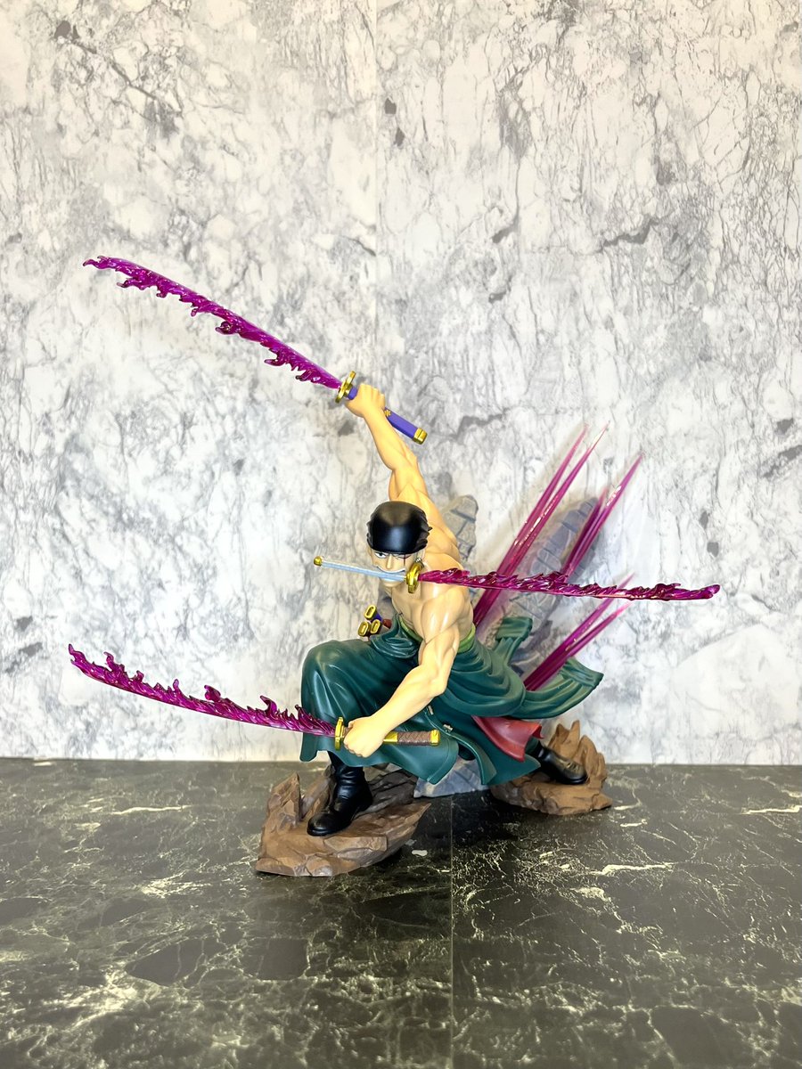 mune58935646's tweet photo. ✨ワシのおすすめ✨
ワンピース THEORAMA SOUL
-RORONOA ZORO-

ジオラマ台座と迫力のある造形で魂揺さぶるシリーズ第2弾✨
覇気を纏った刀をクリアエフェクトで表現していてポージングとジオラマ台座で戦闘シーンが再現されていてよきよき✨
表情もよき✨
#ONEPIECE #THEORAMASOUL #ゾロ https://t.co/m2dFCIHFaA