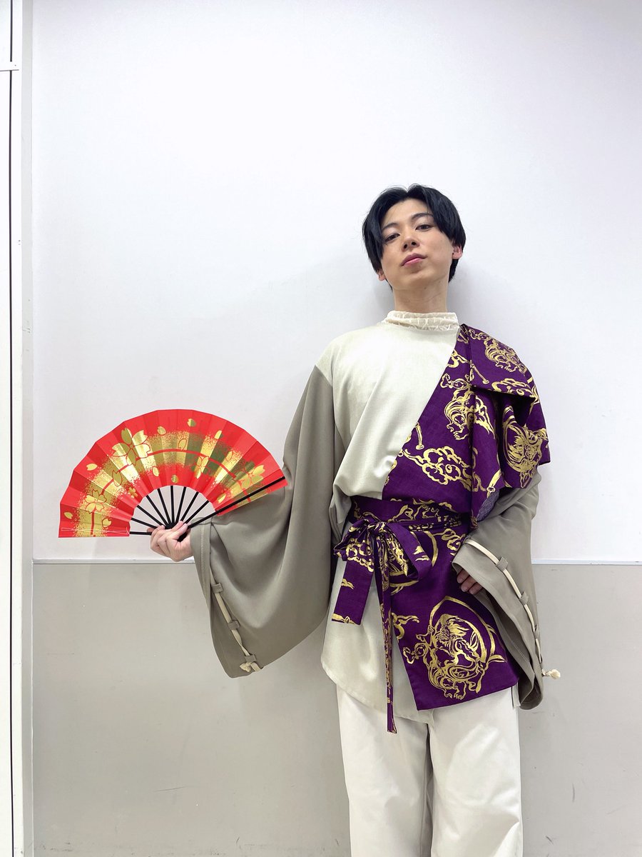 reoleohima's tweet photo. ビヨンドドーン２日目終了致しました！
ご来場ありがとうございました！

おや？？この衣装は？？？？

何してる時の衣装かわからない方はぜひ
劇場や配信でご確認いただければと思います！

明日も新しい世界でお待ちしております！

#himawariBD
#ビヨンドドーン https://t.co/zPfpNS1ImT