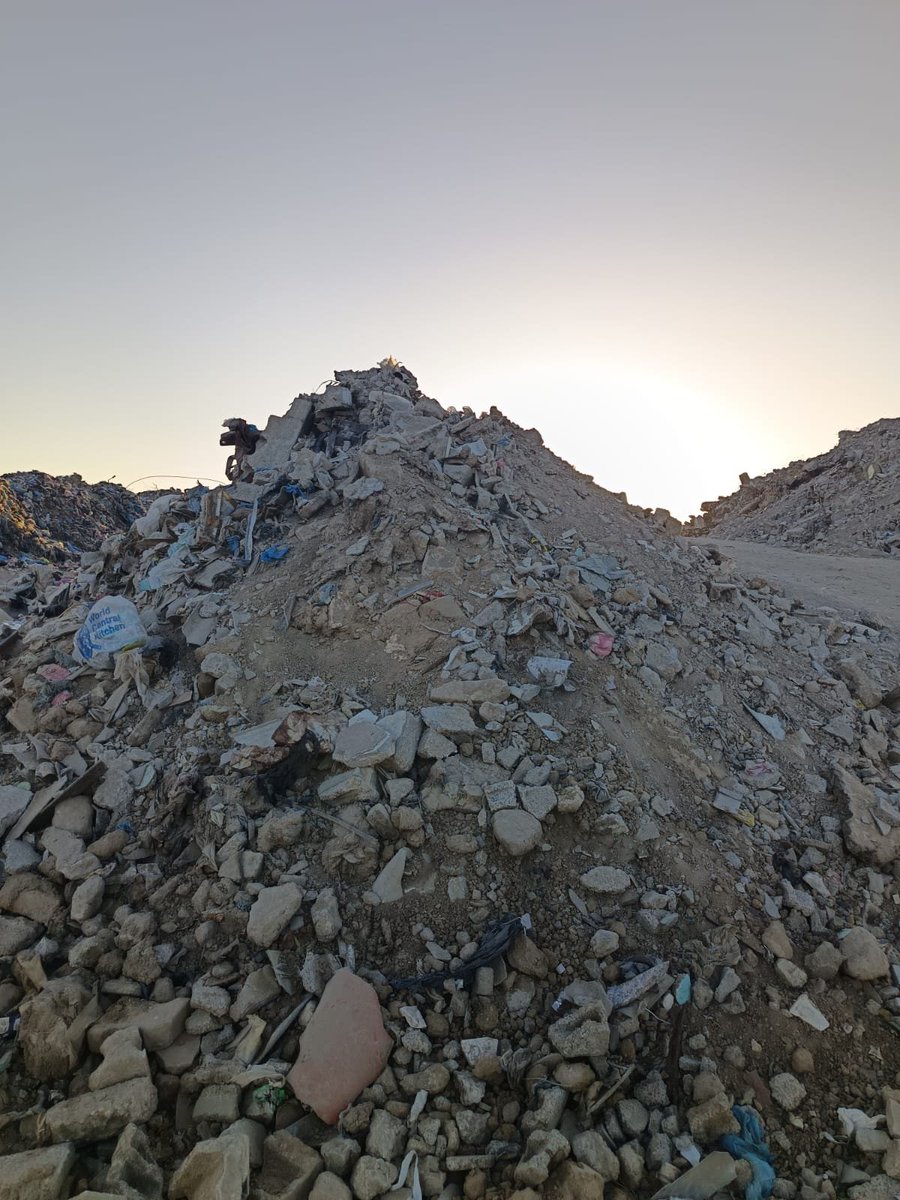 UmmShaabaan's tweet photo. 💔 I live in a tent surrounded by garbage and waste, in extremely difficult conditions.
I am trying to protect my children and provide their basic needs. 🙏
Please help us by sharing our story. Every bit of support gives us hope.
@dunciads @oliveegirl @_OliveCommunity @KenIzzB90 https://t.co/mtpdl2IIZG