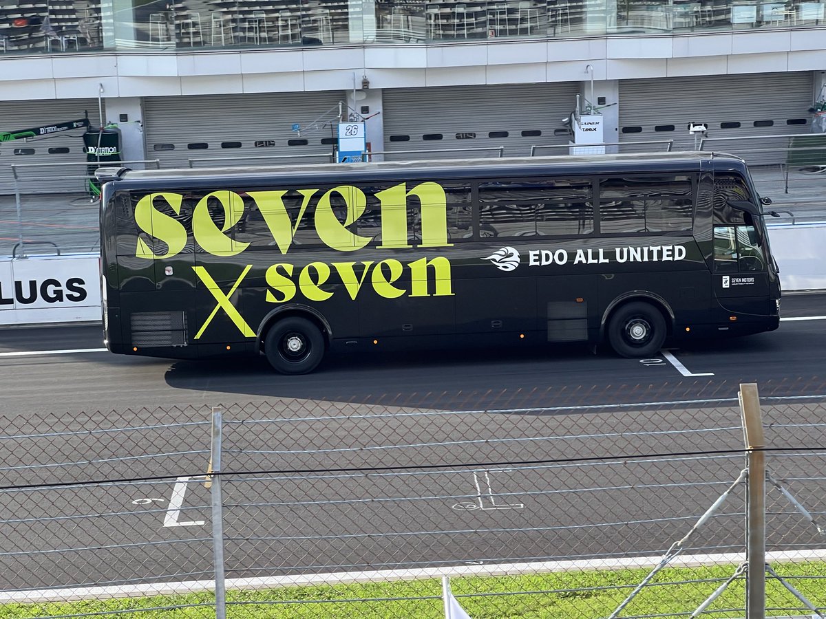 はこね@ tweet media