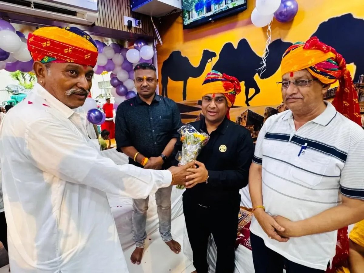 mlakanupatel's tweet photo. આજે સાણંદ વિધાનસભા વિસ્તારમાં Jodhpur Sweets ના શુભ ઉદ્ઘાટન પ્રસંગે ઉપસ્થિત રહી શુભેચ્છાઓ પાઠવવાનો અવસર મળ્યો.

આ પ્રસંગે જિલ્લા ભાજપ અધ્યક્ષ શ્રી શૈલેષભાઈ દાવડાજીની ઉપસ્થિતિએ કાર્યક્રમને ગૌરવવંતો બનાવ્યો. નવા ઉદ્યોગો અને વ્યવસાયિક સાહસો સ્થાનિક અર્થતંત્રને મજબૂત બનાવવાની સાથે https://t.co/iZG1TaGnD0