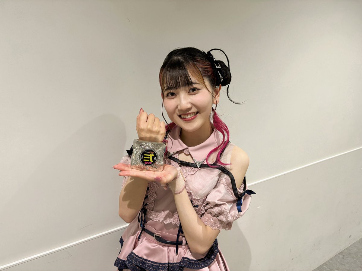 Liella_ntv's tweet photo. 💫#ちゅーとりえらいぶ2026_Day1💫
「Liella!のちゅーとりえらいぶ!! 2026」

Day1公演にご参加いただきました皆様、ありがとうございました🌟

夜公演バラエティブロックのMVPは…
✨️🏅薮島朱音(米女メイ役)🏅✨️

そしてフル初パフォーマンスの「恋のチュートリアル」いかがだったでしょうか❓️
明日の公演もお楽しみに🔥

#lovelive #Liella #タイムマシーン3号