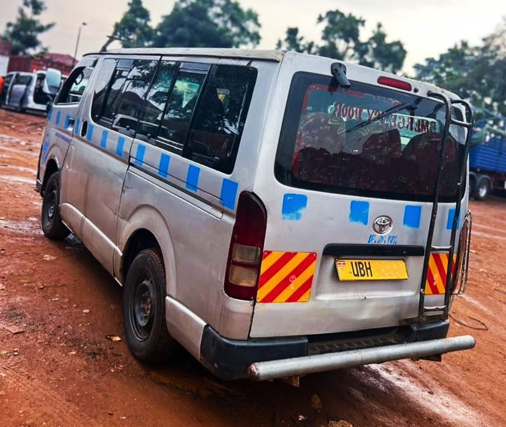 DriveNowUg's tweet photo. 🚨#QUICKSALE🚨
JUST IN: This unit won't last long, it's a Toyota Hiace van known as the Drone in Uganda, it's had an accident but in great shape and it's a diesel engine and has no traffic fines.
Owner wants #Ugx15m, right now and want full payment. https://t.co/cDkphfOheb
