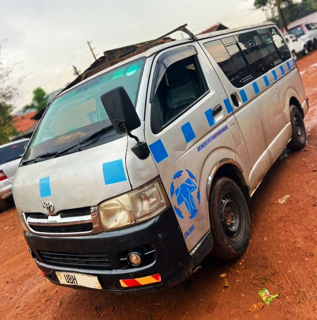 DriveNowUg's tweet photo. 🚨#QUICKSALE🚨
JUST IN: This unit won't last long, it's a Toyota Hiace van known as the Drone in Uganda, it's had an accident but in great shape and it's a diesel engine and has no traffic fines.
Owner wants #Ugx15m, right now and want full payment. https://t.co/cDkphfOheb