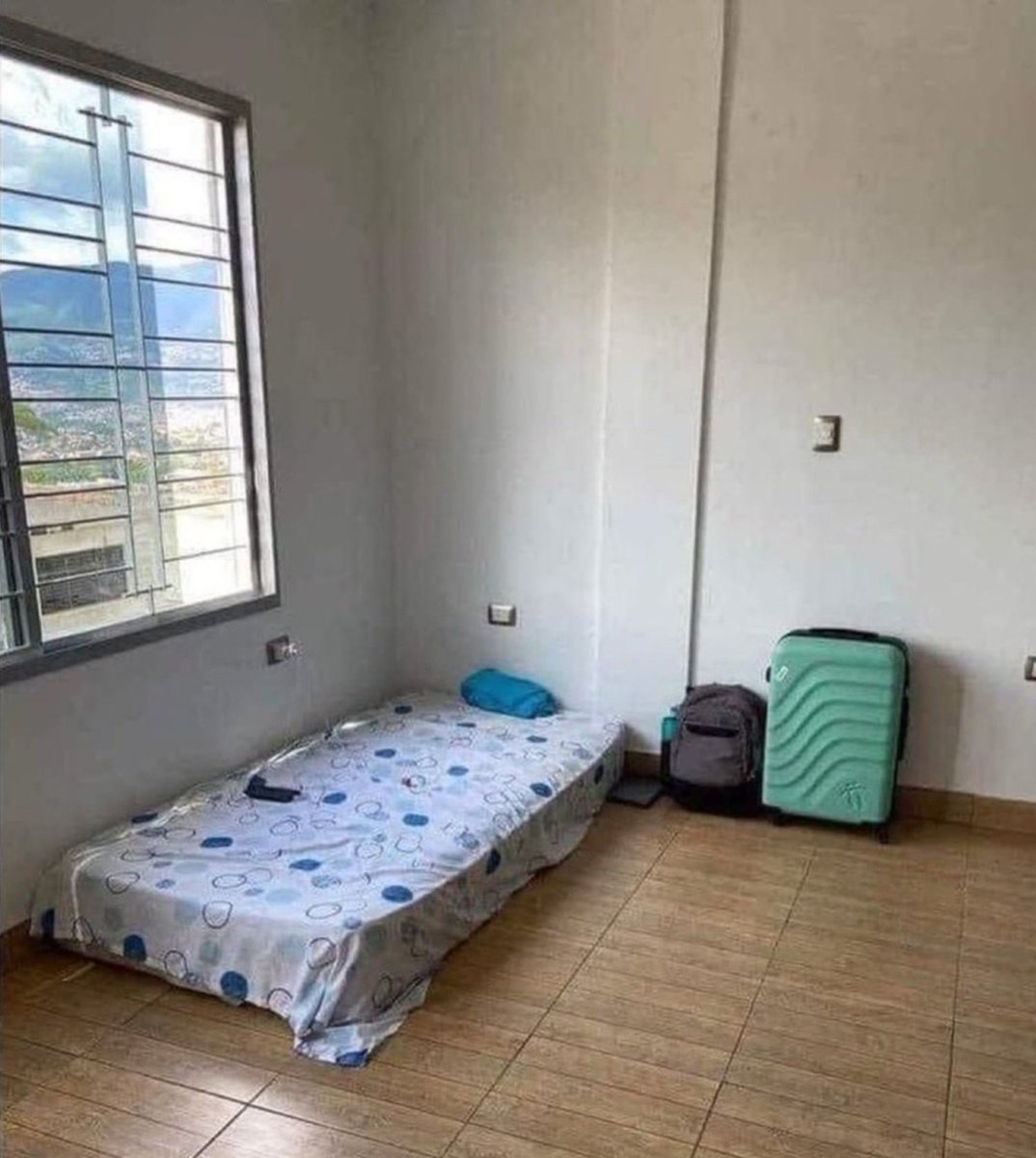 Stanley45438379's tweet photo. If you can't afford bed, don't come to town. https://t.co/auMfl5wdkz