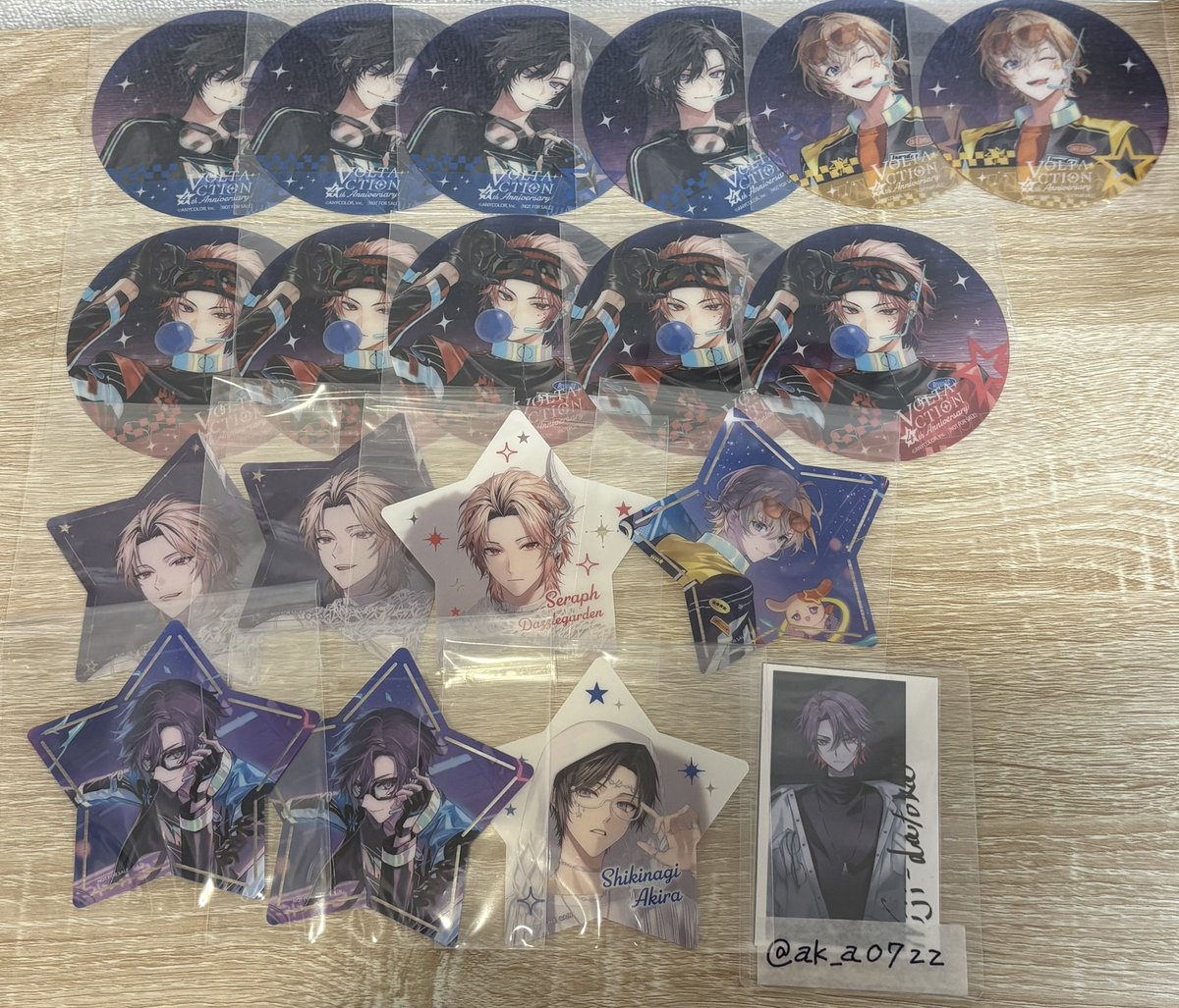 ak_a0722's tweet photo. 【交換】 にじさんじ VOLTACTION 4th Anniversary チェキ風カード 缶バッジ   OS特典 アニメイト特典

譲▶︎画像1-3
求▷画像4

◎郵送交換

お気軽にお声掛け下さい！ https://t.co/1NtsLbq8pv