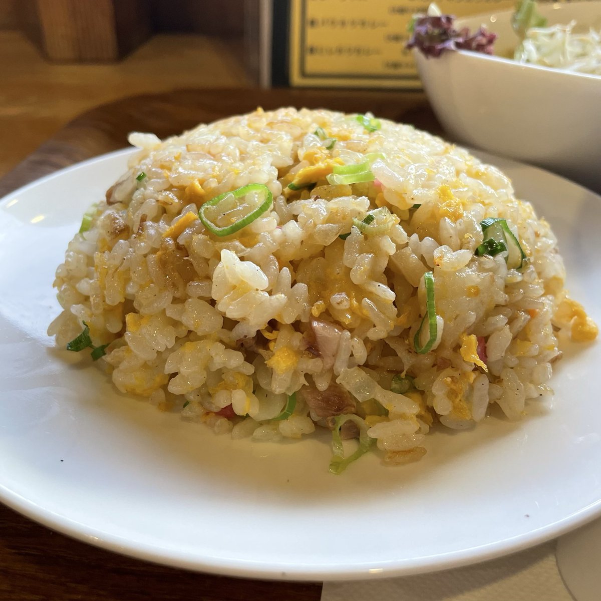 modoki_jpn's tweet photo. 大衆食堂 ゑびすや　中華そば＋やきめし小のセット（サラダ付）をいただきました😋幼い頃から親に連れて行ってもらってたお店😊移転して何年経つのか分かりませんが、おばあちゃんの指が入ったまま提供される中華そばの味が忘れられない笑😅それに二代目の盛りは半端なかったな🤣安心完食のうましっ‼️ https://t.co/H5m6NisqRd