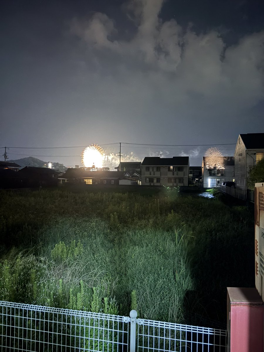 _spoon_usa's tweet photo. 毎年恒例の家から見える花火 https://t.co/QxhoOIJ0vO