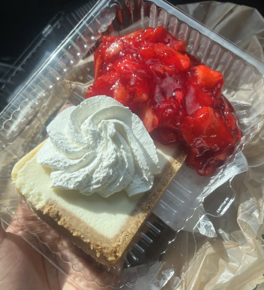 aspenrouge's tweet photo. ヾ⁠(⁠*⁠’⁠Ｏ⁠’⁠*⁠)⁠/ this or that: cheesecake poll! 

happy belated national cheesecake day 🥳🍰 

cals dont count, my choice: 🥛

#foodpoll #edtwt #ricecaketwt #foodtwt #interactive #interactivethread #thisorthat #cheesecake https://t.co/mrgBoIBWSD