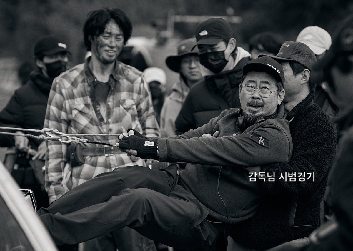 deepb1uewave's tweet photo. 나홍진 왠지 바미기르엉엉씬 디렉팅만큼 이 장면 디렉팅도 엄청났을 거 같다....... https://t.co/OqJ6zUgtLC