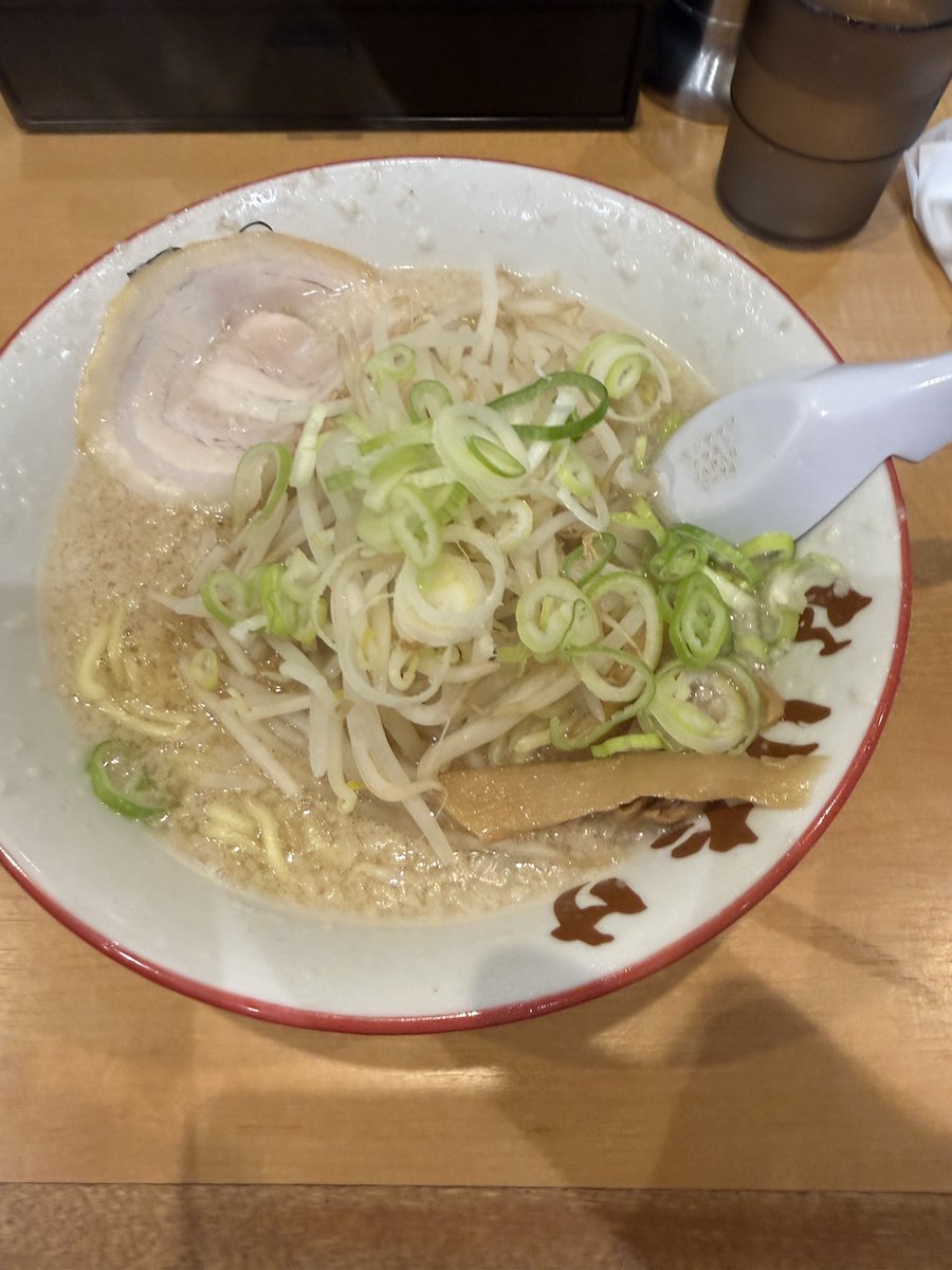tokiaoda's tweet photo. ライブ後にラーメン啜るとノドにダメージがあって、むせそうになる。 https://t.co/Uo432z7Xvf