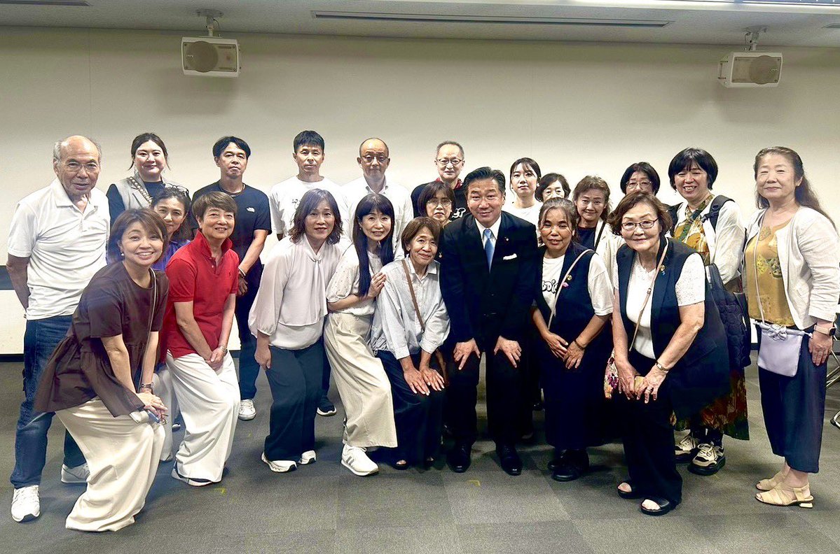 gdfam_NPO's tweet photo. 本日2026年8月1日(土)に開催された京都の会では参議院副議長 依存症対策議員連盟 事務局長 立憲民主党 #福山哲郎 様の体験談を特別プログラムとして行いました。
福山議員の方から体験談をさせていただけませんかとお声がけ頂き実現することができました。当事者や家族に寄り添い、ご自身の体験を率直にお話しくださったことに、心より感謝申し上げます。
先生のお話は、多くの参加者にとって大きな学びと励みになりました。このような貴重な機会をいただき、ありがとうございました。
#ギャンブル依存症　#ギャンブル依存症家族の会