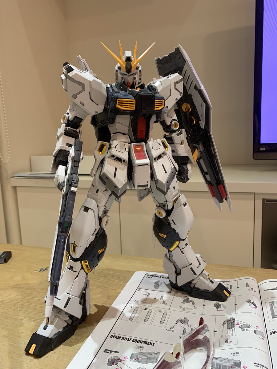 kamechi42's tweet photo. バズーカとファンネル以外は仮組完了です
#ガンプラ
#νガンダム
#PG https://t.co/9oZ2tUU8tP