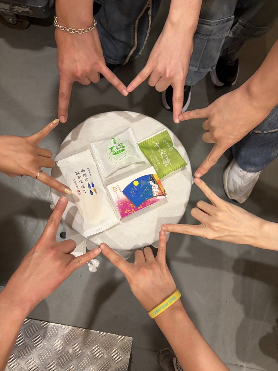 keiki_key's tweet photo. 本日はチコハニBESTツアー仙台公演ー✨

西くんのお誕生日お祝いもみんなで出来てとってもハッピーな公演となりましたー！！

また遊びに来るよー！チコハニ最高ー🍰✨✨

#チコハニ
#チコハニ_iBESTtour https://t.co/KgAsbLJHs6